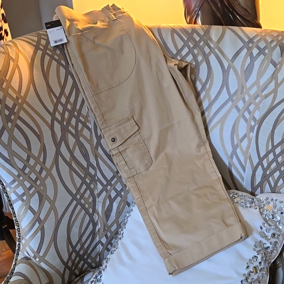 NWT Lee capris relaxed fit mid rise - Picture 1 of 4